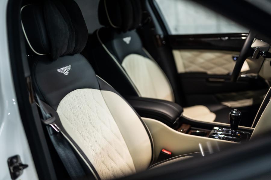 Интерьер Bentley Mulsanne 2016 года  (JP) (фото 11 из 19)